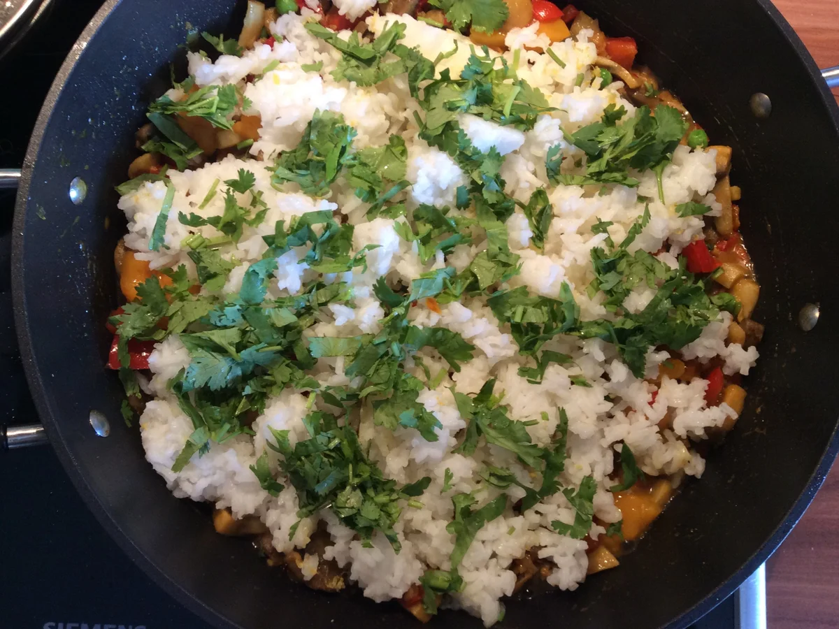 Rezept: Reispfanne, leicht scharf, anglo-indisch, inspiriert vom Rezept Kedgeree Bild Nr. 5268 Reispfanne, leicht scharf, anglo-indisch, inspiriert vom Rezept Kedgeree - Rezept - Bild Nr. 5268