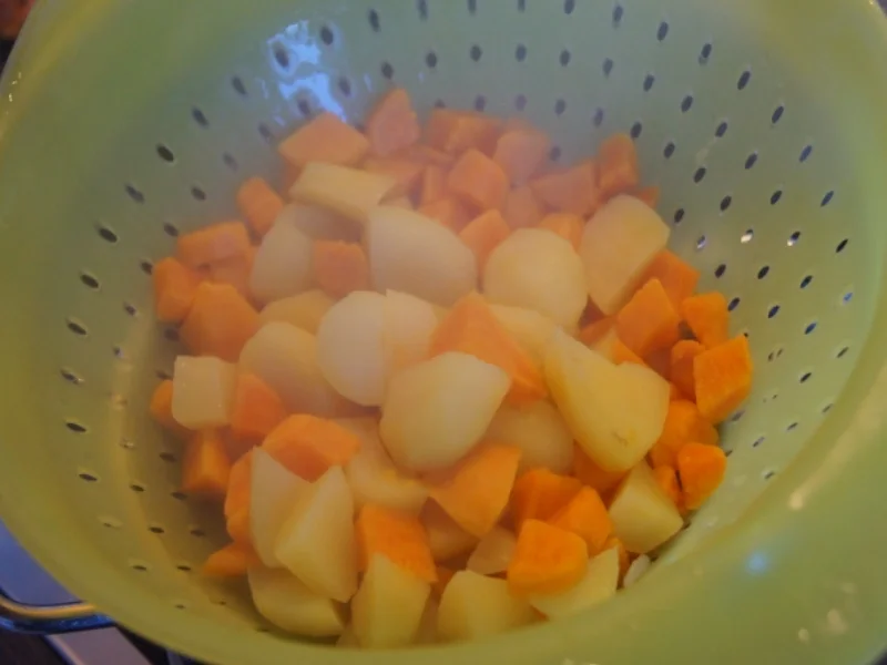 Rezept: Pangasius-Filet mit Rosenkohl und pikanten Kartoffelstampf Bild Nr. 5266 Pangasius-Filet mit Rosenkohl und pikanten Kartoffelstampf - Rezept - Bild Nr. 5266