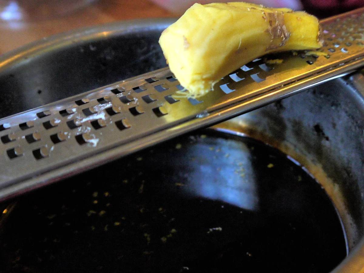 Rezept: Ingwer-Kotlett mit Süßkartoffel-Pommes, Zitronen-Koriander-Majo Bild Nr. 5278 Ingwer-Kotlett mit Süßkartoffel-Pommes, Zitronen-Koriander-Majo - Rezept - Bild Nr. 5278
