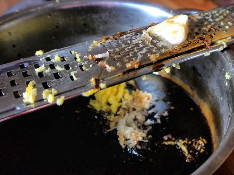 Ingwer Kotlett mit Süßkartoffel Pommes, Zitronen Koriander Majo ...