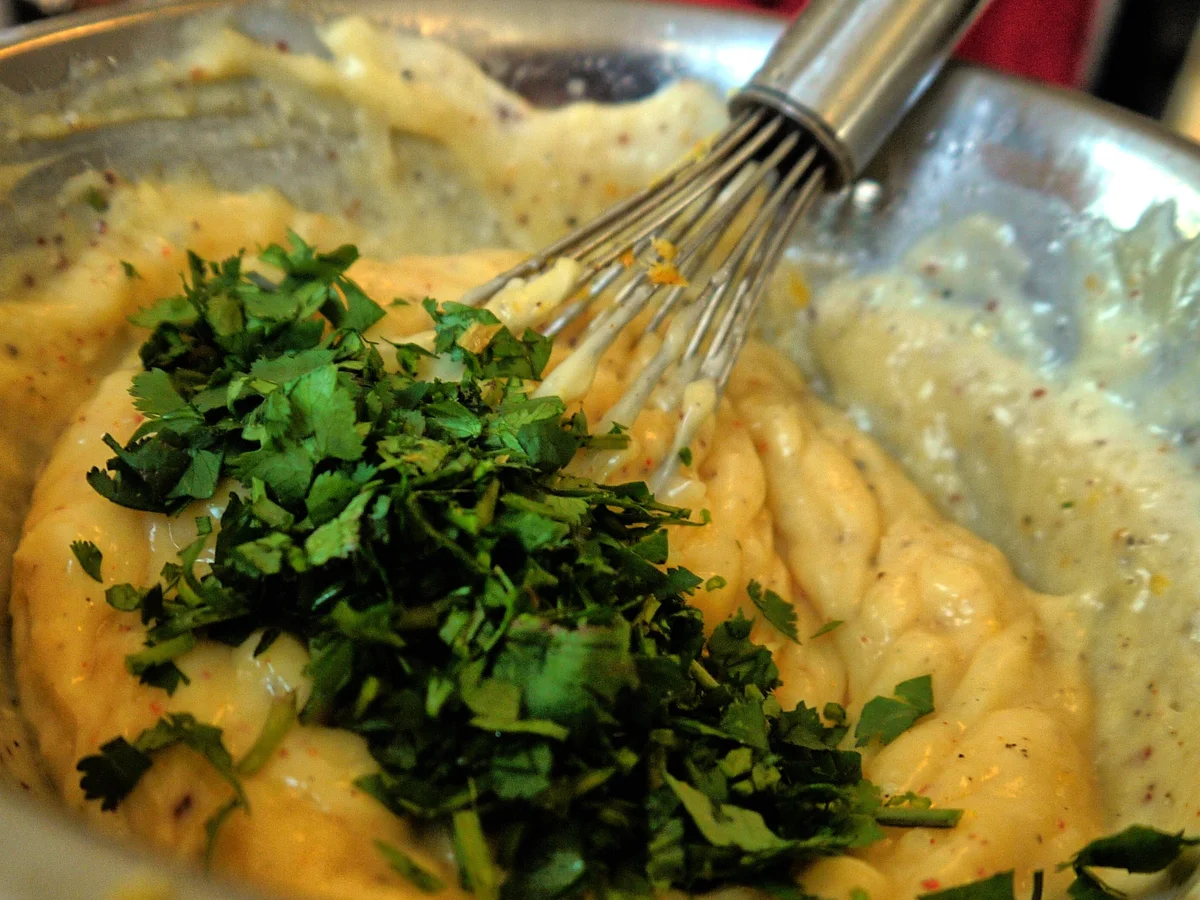 Rezept: Ingwer-Kotlett mit Süßkartoffel-Pommes, Zitronen-Koriander-Majo Bild Nr. 5285 Ingwer-Kotlett mit Süßkartoffel-Pommes, Zitronen-Koriander-Majo - Rezept - Bild Nr. 5285