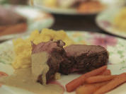 Kalbsfilet mit Steckrübenpüree, karamellisierten Möhren und Weißweinsoße - Rezept - Bild Nr. 2