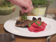 Lamm-Ossobuco mit Gremolata an Rote Beete Pappardelle  und Rotwein-Balsamico Schalotte - Rezept - Bild Nr. 2