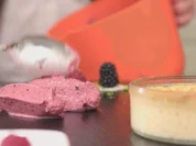 Crème Brûlée an geeistem Beerenmousse - Rezept - Bild Nr. 2