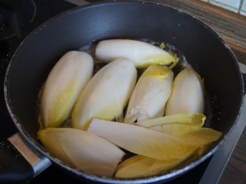 Kotelett mit pikant gebratenen Chicoree - Rezept - Bild Nr. 5288