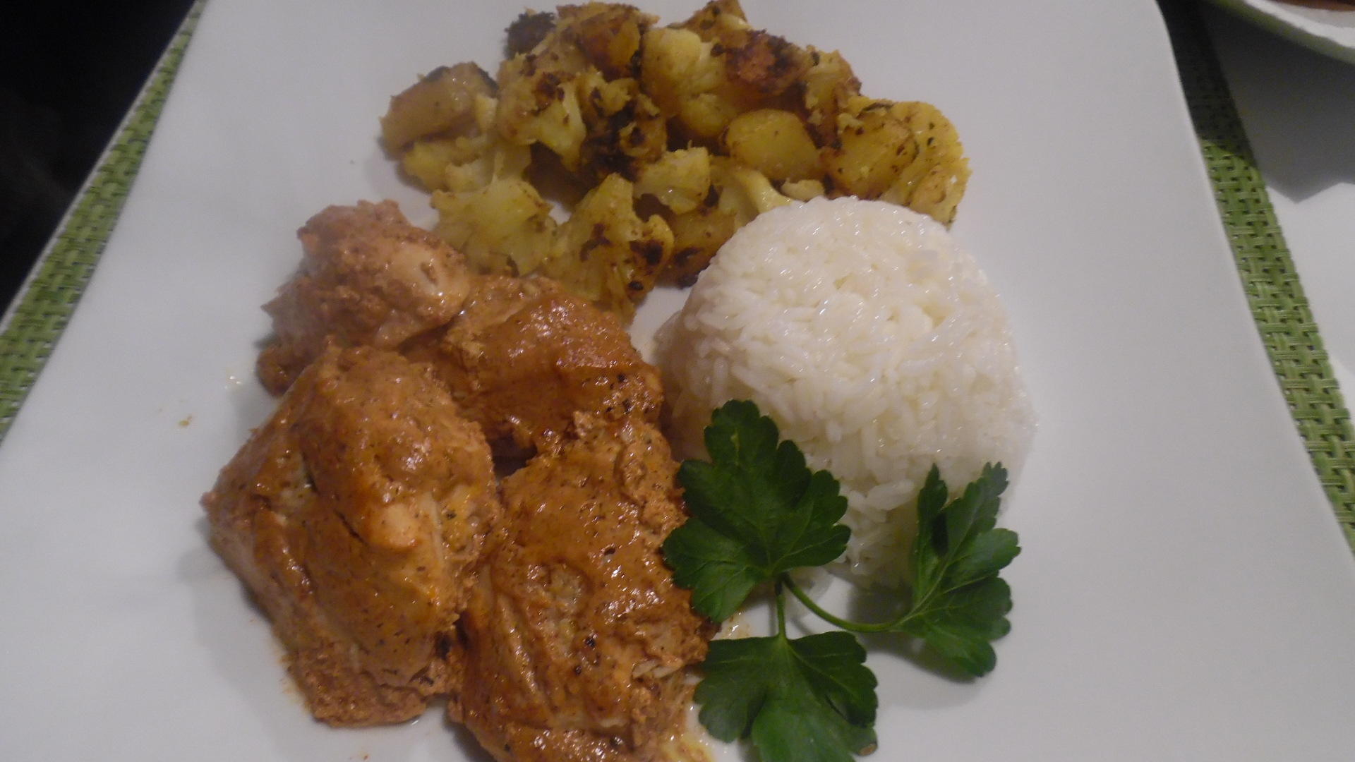 Bilder für Tandoori Chicken mit Aloo Gobi (indischer Blumenkohl) - Rezept