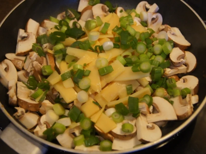 Omelett mit Bambus-Champignon-Füllung - Rezept - Bild Nr. 5314