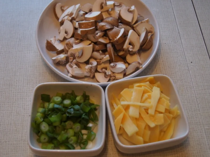 Omelett mit Bambus-Champignon-Füllung - Rezept - Bild Nr. 5316