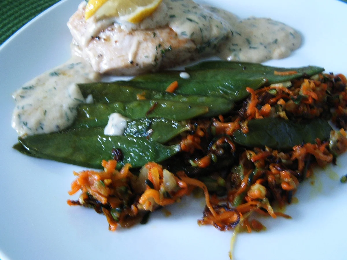 Rezept: Gemüsespaghetti mit Lachs und einer Dill-Zitronen Soße Bild Nr. 5311 Gemüsespaghetti mit Lachs und einer Dill-Zitronen Soße - Rezept - Bild Nr. 5311