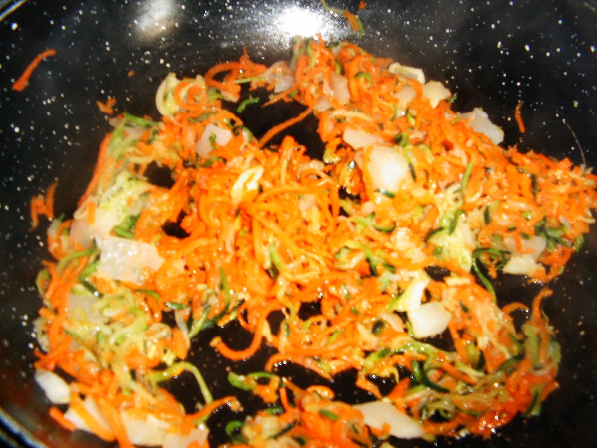 Gemüsespaghetti mit Lachs und einer Dill-Zitronen Soße - Rezept - Bild Nr. 5314