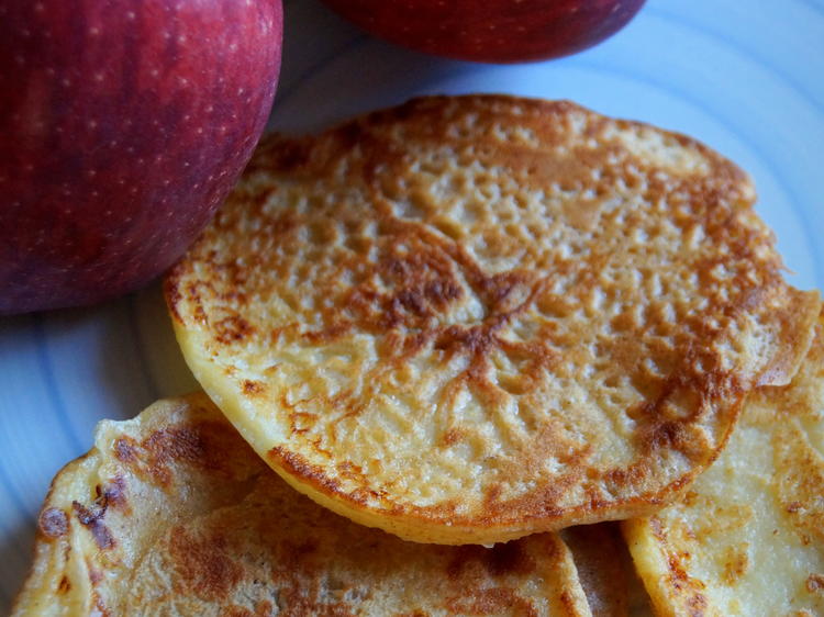 Apfel im Pfannkuchenteig - Rezept mit Bild - kochbar.de