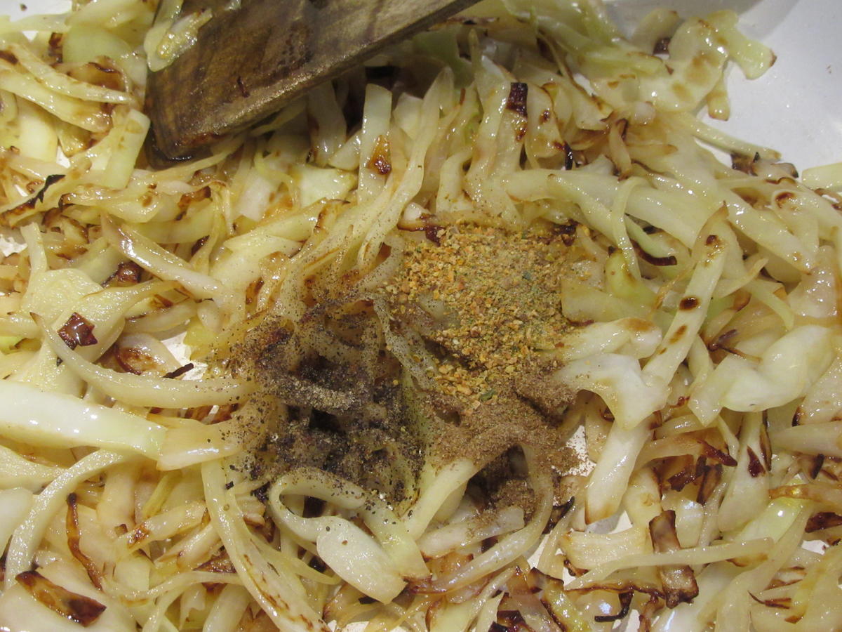 Gemüse: Weißkrautkrapfen mit Knoblauch-Schmand-Dip - Rezept - Bild Nr. 5312