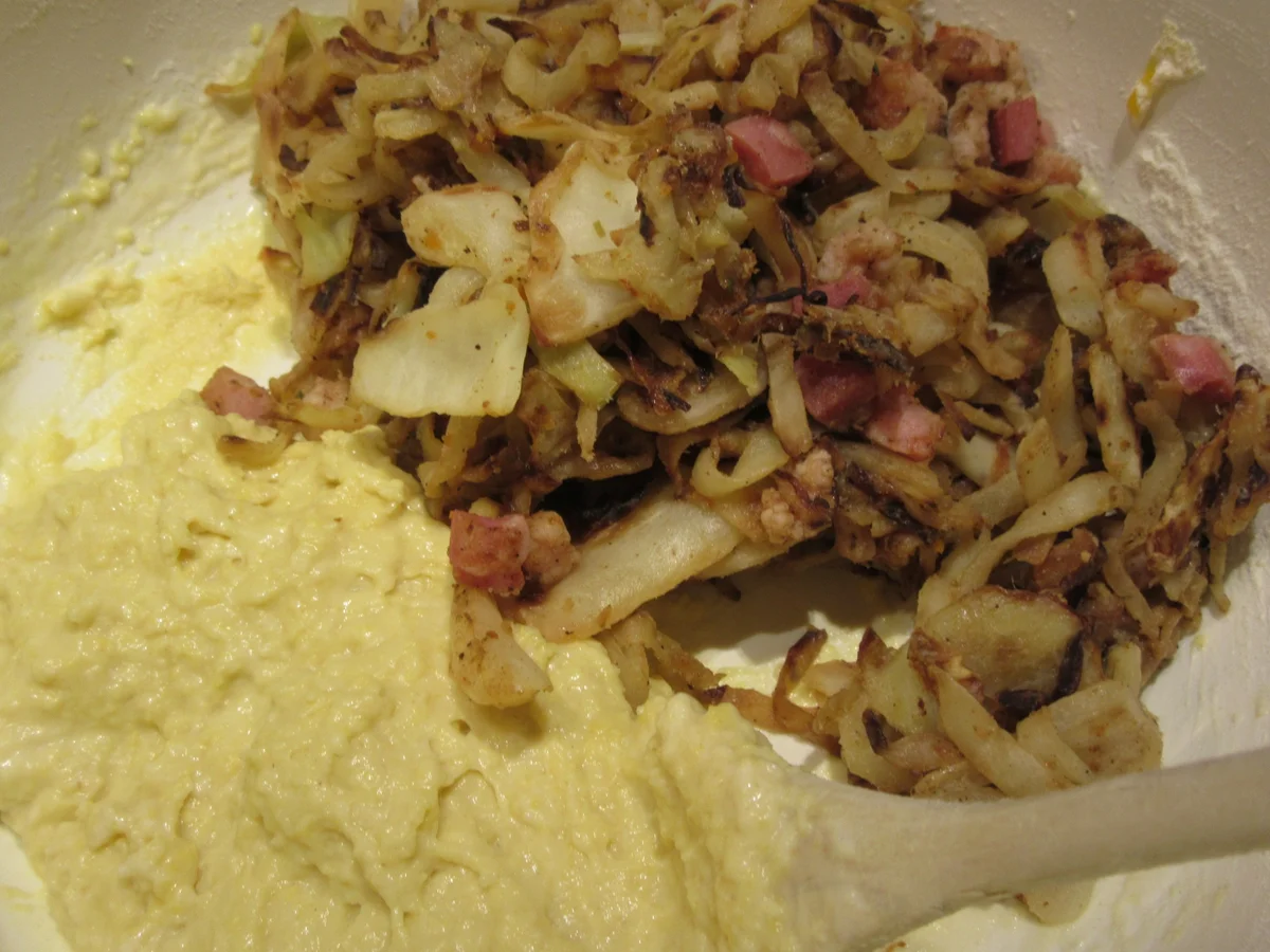 Gemüse: Weißkrautkrapfen mit Knoblauch-Schmand-Dip - Rezept - Bild Nr. 5315