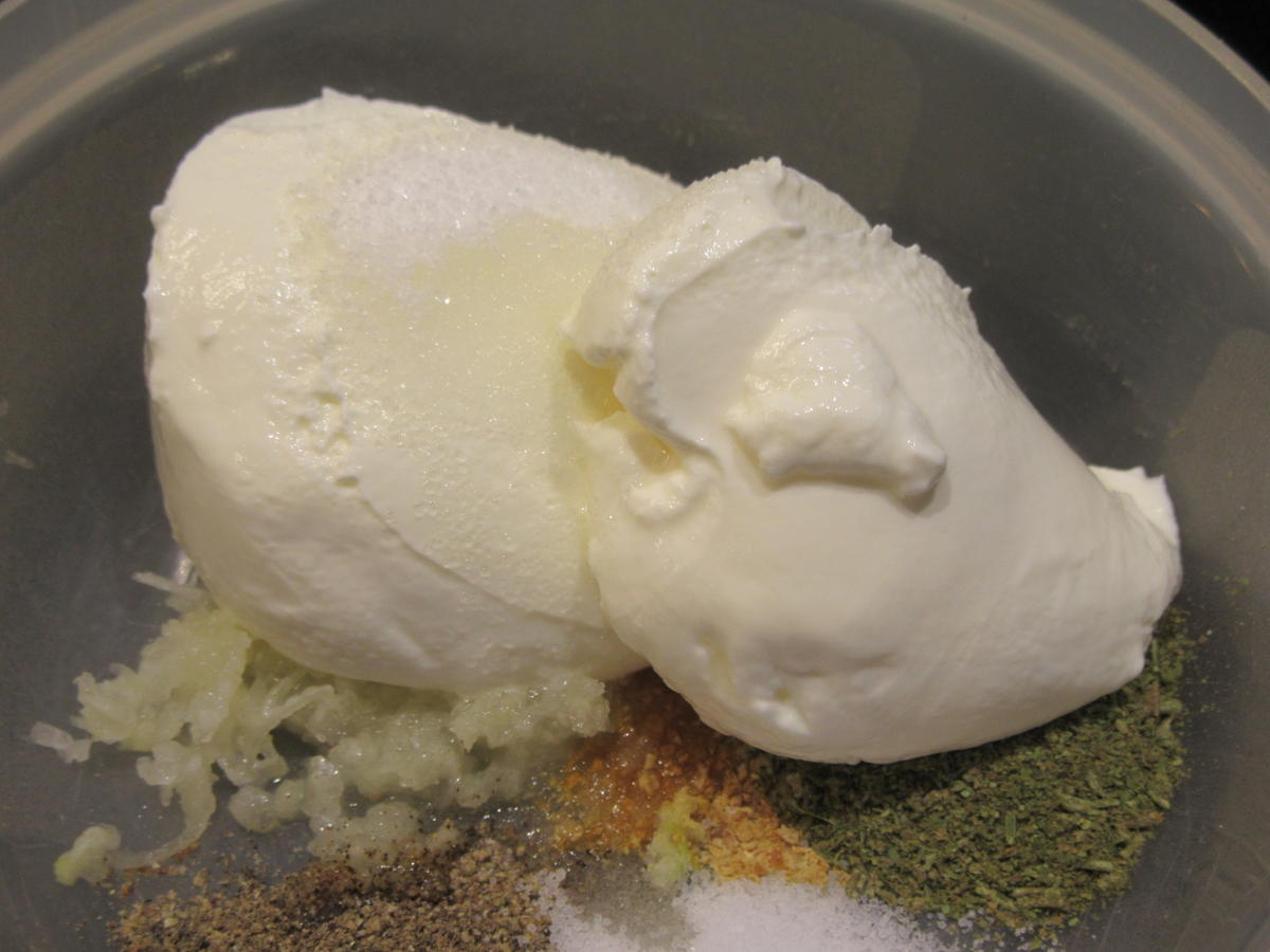 Gemüse: Weißkrautkrapfen mit Knoblauch-Schmand-Dip - Rezept - Bild Nr. 5319