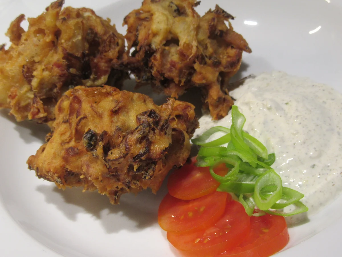 Gemüse: Weißkrautkrapfen mit Knoblauch-Schmand-Dip - Rezept - Bild Nr. 5320