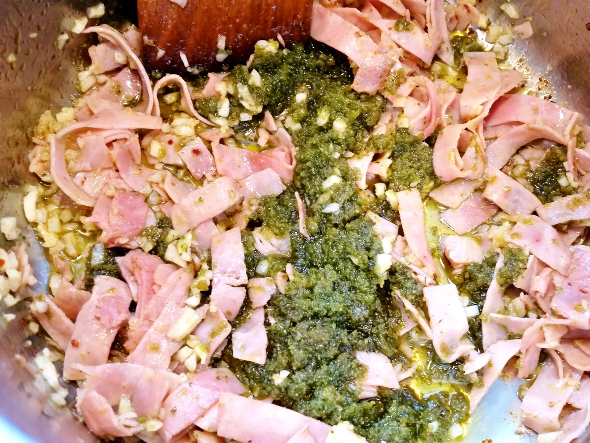 Rezept: Knoblauch-Spaghetti mit Schinken und Pesto Bild Nr. 5328 Knoblauch-Spaghetti mit Schinken und Pesto - Rezept - Bild Nr. 5328