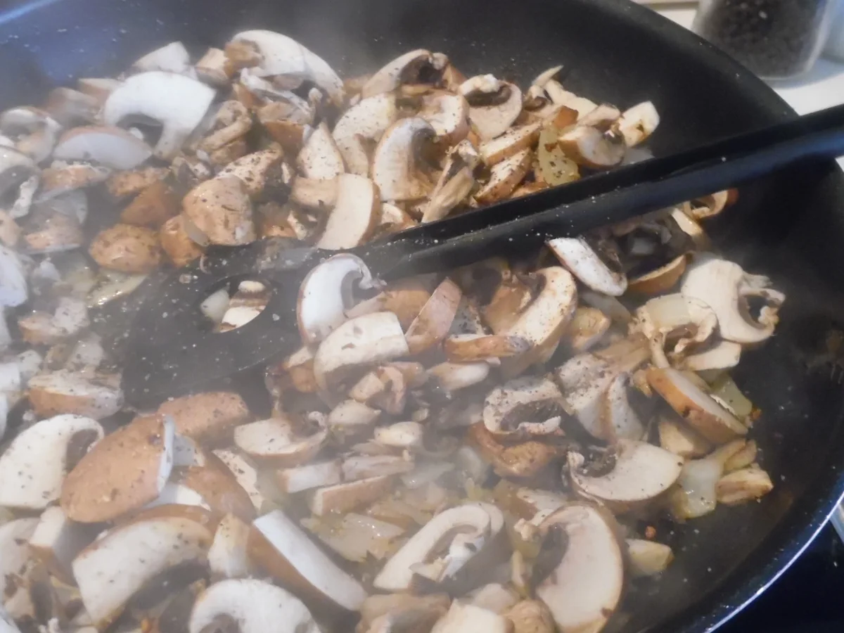 Nudel-Auflauf mit Geschnetzeltem vom Schweinefilet und Champignons - Rezept - Bild Nr. 5350