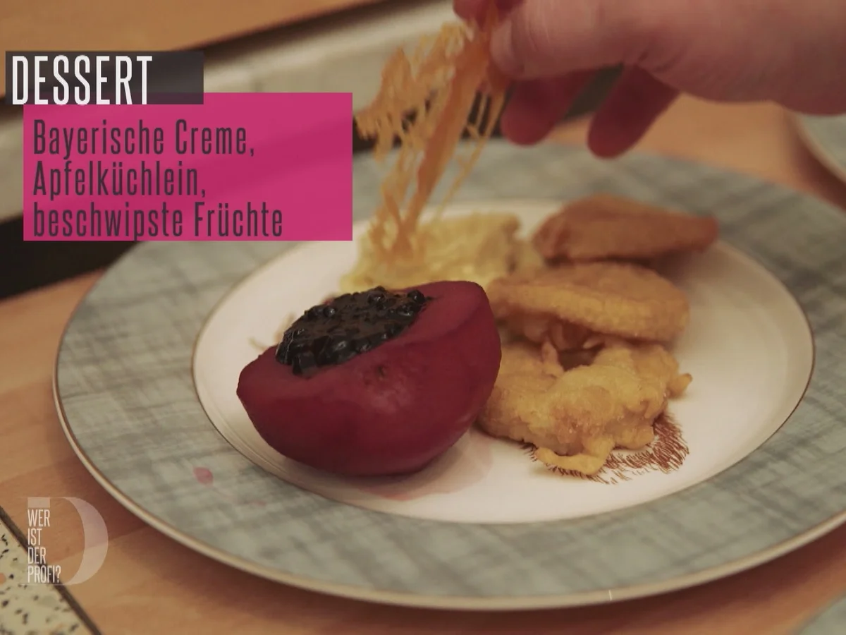 Bayerisch Creme im Duett mit Apfelküchle und beschwipsten Früchten - Rezept - Bild Nr. 2