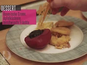 Bayerisch Creme im Duett mit Apfelküchle und beschwipsten Früchten - Rezept - Bild Nr. 2