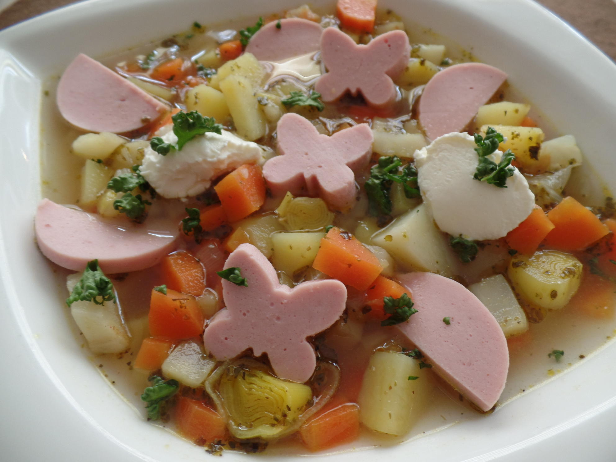 Bilder für Gemüsesuppe mit Fleischwurst - Rezept