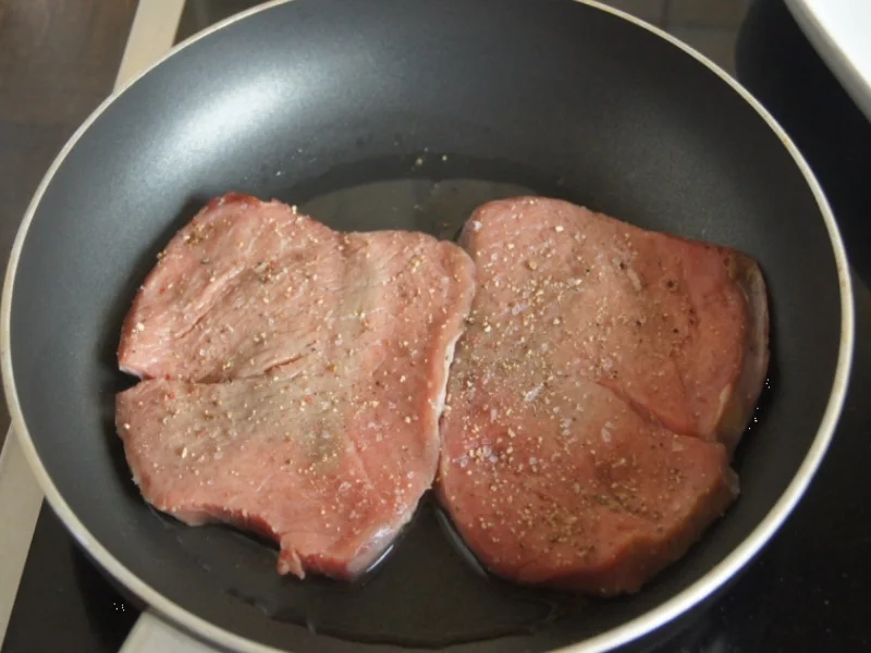 Kalbsschnitzel mit Champignon-Curry-Rahm-Sauce und Bandnudeln - Rezept - Bild Nr. 5353