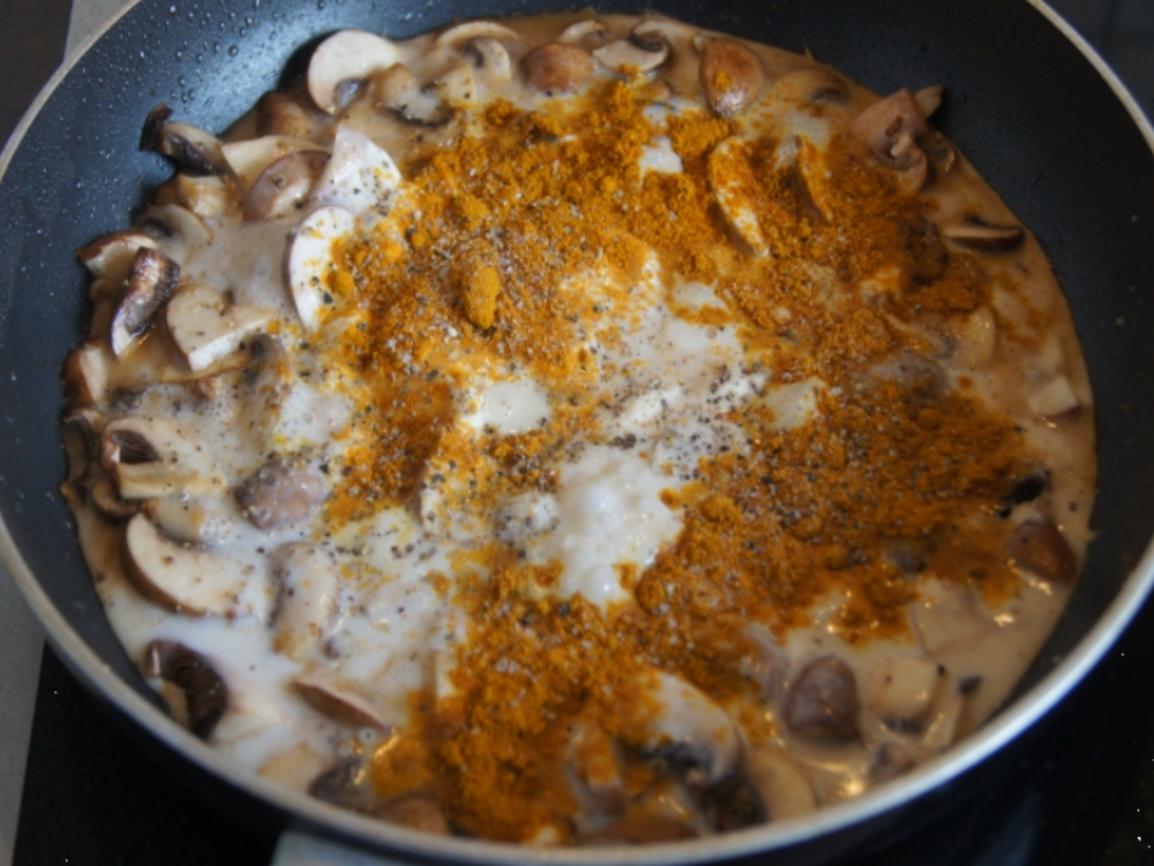 Kalbsschnitzel mit Champignon Curry Rahm Sauce und Bandnudeln - einfach ...