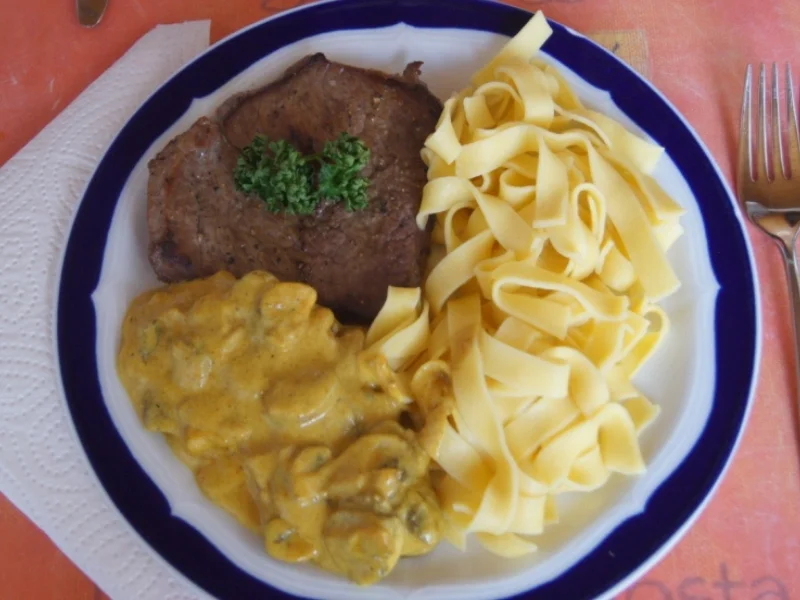 Kalbsschnitzel mit Champignon-Curry-Rahm-Sauce und Bandnudeln - Rezept - Bild Nr. 5359