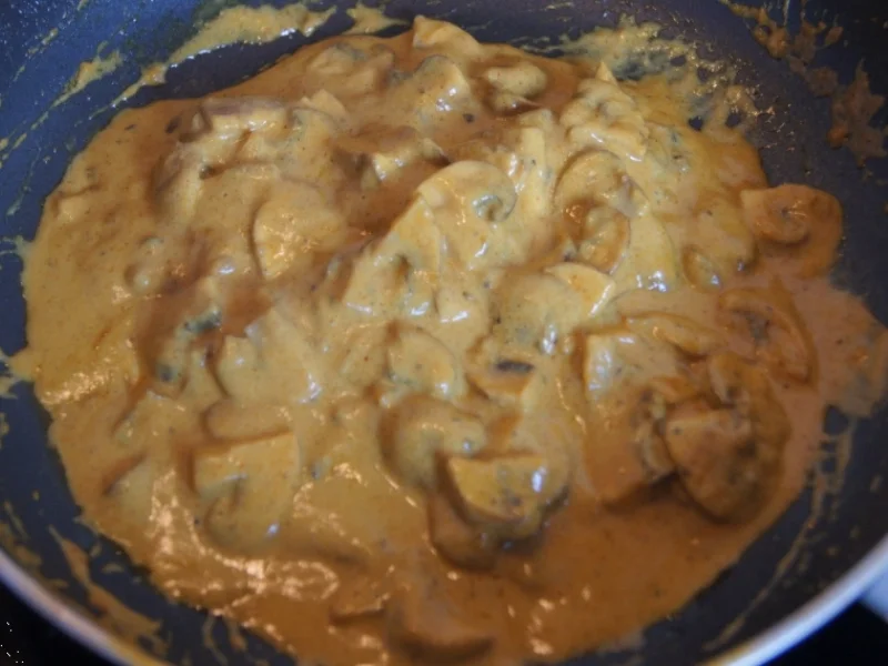 Kalbsschnitzel mit Champignon-Curry-Rahm-Sauce und Bandnudeln - Rezept - Bild Nr. 5358