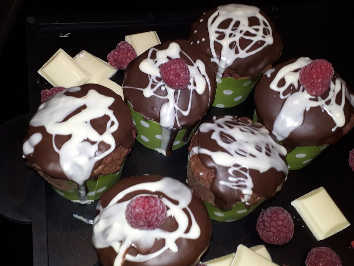 BiNe` S SCHOKOLADEN - HIMBEERCREME - MUFFINS - Rezept - Bild Nr. 5352