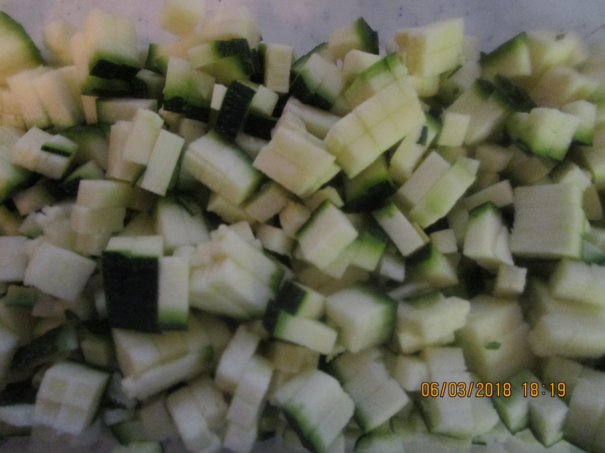 Steinbeißer Filet mit kalter Paprikasauce und Zucchinigemüse - Rezept - Bild Nr. 5376