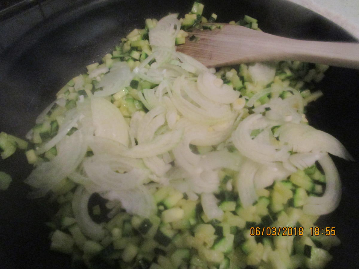 Steinbeißer Filet mit kalter Paprikasauce und Zucchinigemüse - Rezept - Bild Nr. 5381