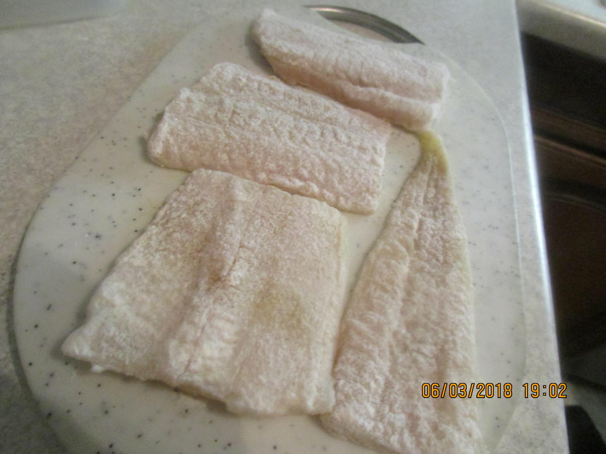 Steinbeißer Filet mit kalter Paprikasauce und Zucchinigemüse - Rezept - Bild Nr. 5384