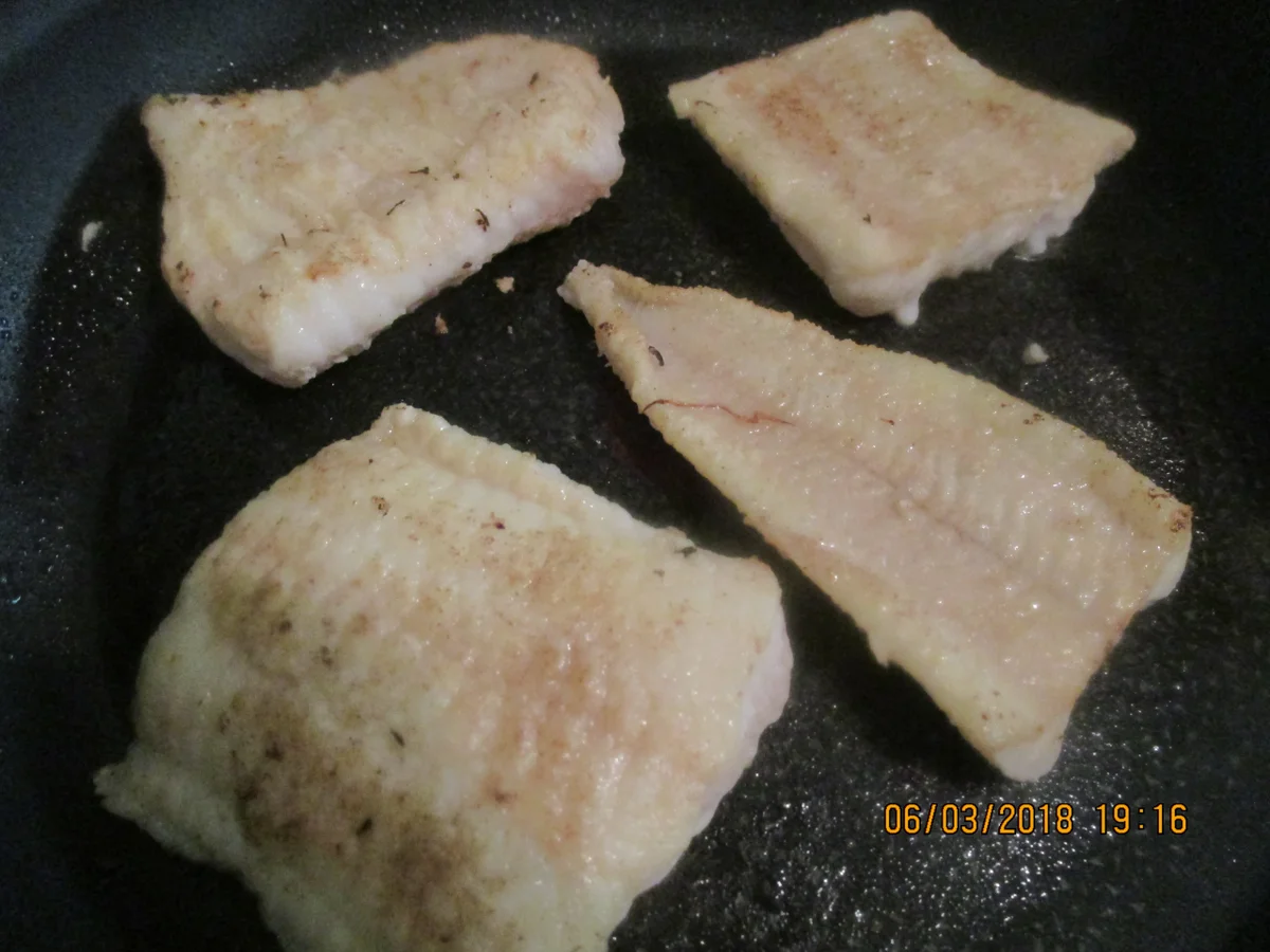 Rezept: Steinbeißer Filet mit kalter Paprikasauce und Zucchinigemüse Bild Nr. 5386 Steinbeißer Filet mit kalter Paprikasauce und Zucchinigemüse - Rezept - Bild Nr. 5386