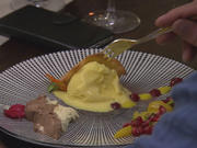 Triple aus Mangoeis, marmorierter Schokoladenmousse und Mandelhippen - Rezept - Bild Nr. 2