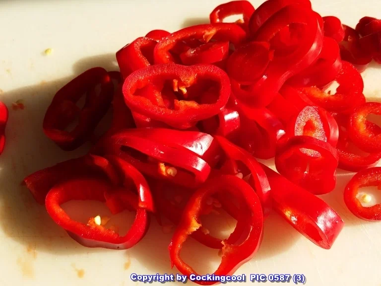 Rezept: Rote Spaghetti (mit Knoblauch und Chili) selbst herstellen Bild Nr. 5365 Rote Spaghetti (mit Knoblauch und Chili) selbst herstellen - Rezept - Bild Nr. 5365