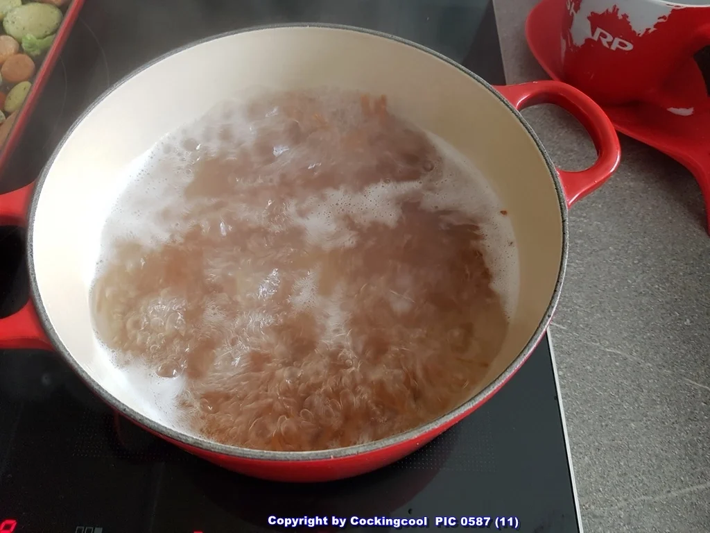 Rezept: Rote Spaghetti (mit Knoblauch und Chili) selbst herstellen Bild Nr. 5375 Rote Spaghetti (mit Knoblauch und Chili) selbst herstellen - Rezept - Bild Nr. 5375