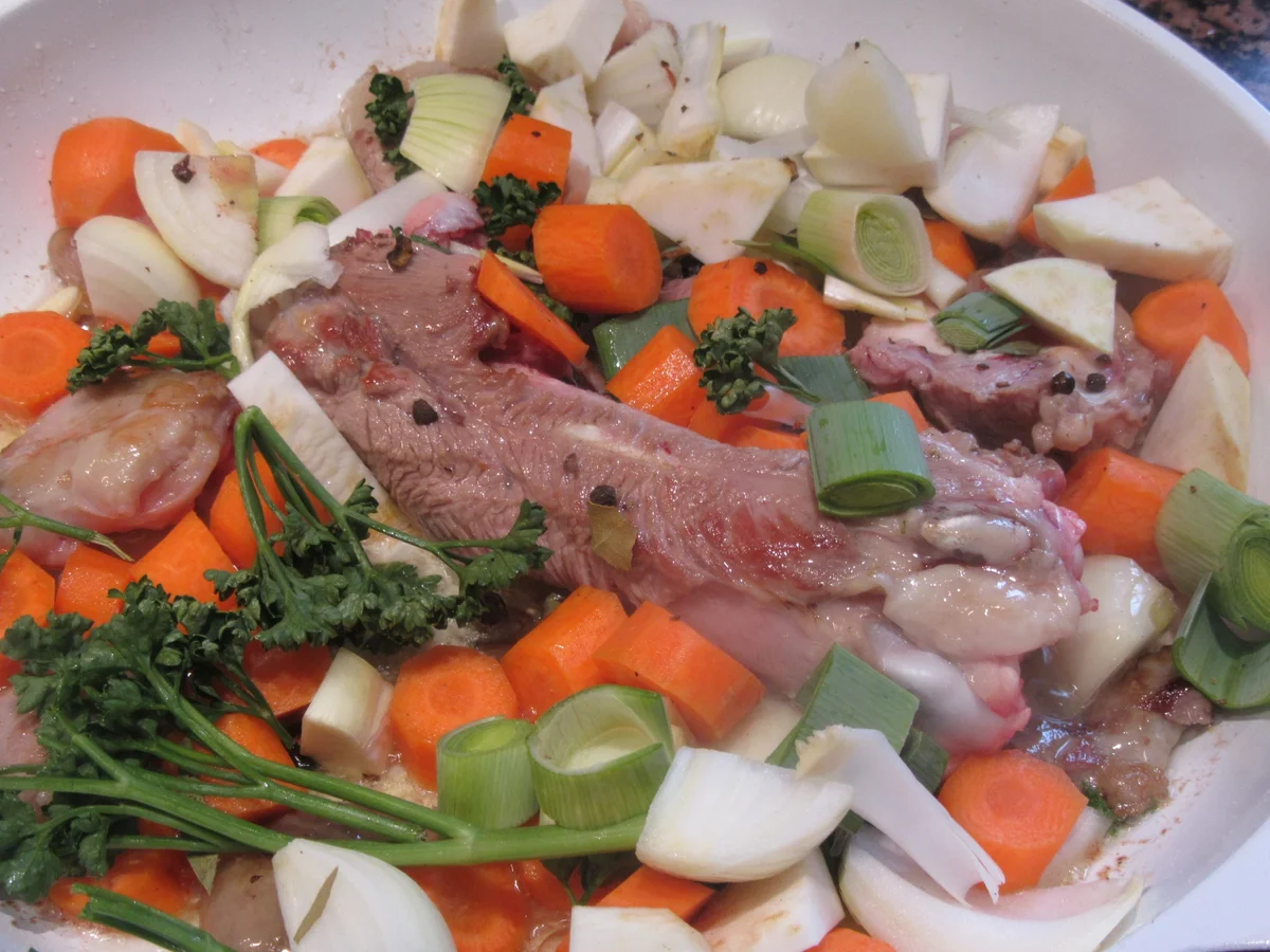 Vorrat: Geflügelbrühe, Brühwürfel und Geflügelfett - Rezept - Bild Nr. 5354