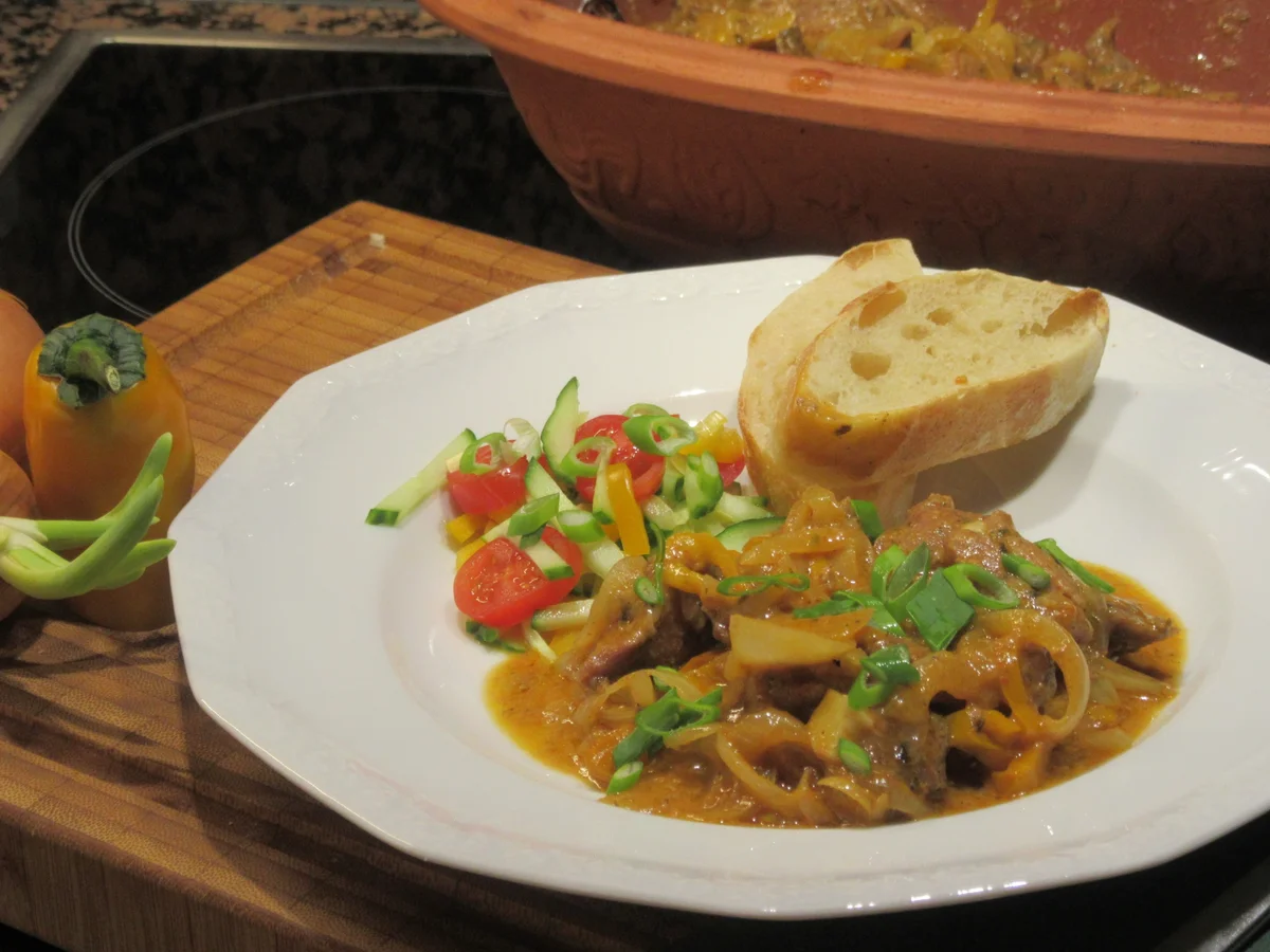 Geflügel: Puten-Geschnetzeltes "Gyros-Art" aus dem Römertopf - Rezept - Bild Nr. 5396