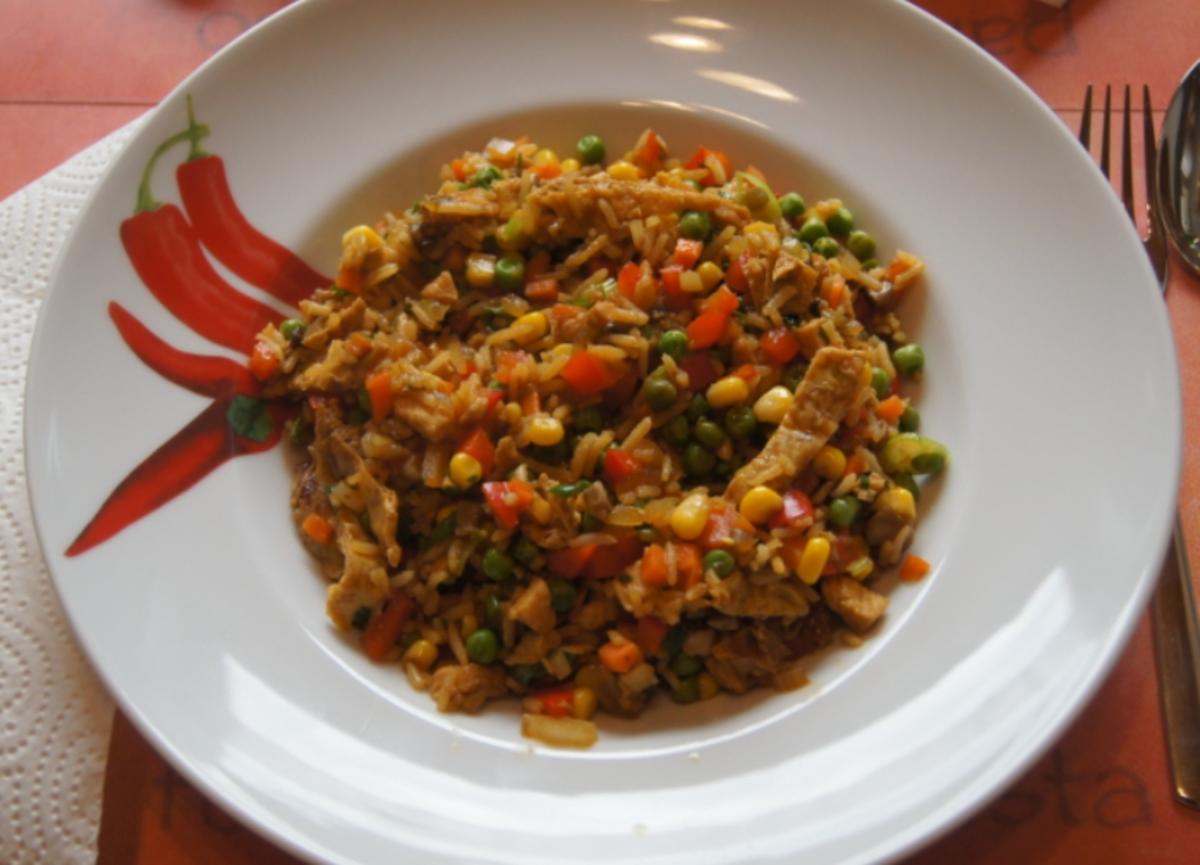 Gebratener Reis mit Gemüse, Ei und Hähnchenfleisch - Rezept - Bild Nr. 5396