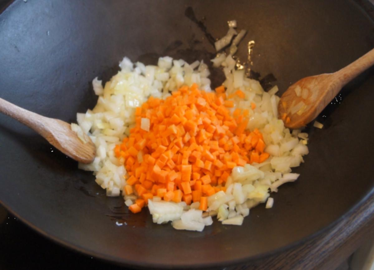 Gebratener Reis mit Gemüse, Ei und Hähnchenfleisch - Rezept - Bild Nr. 5405
