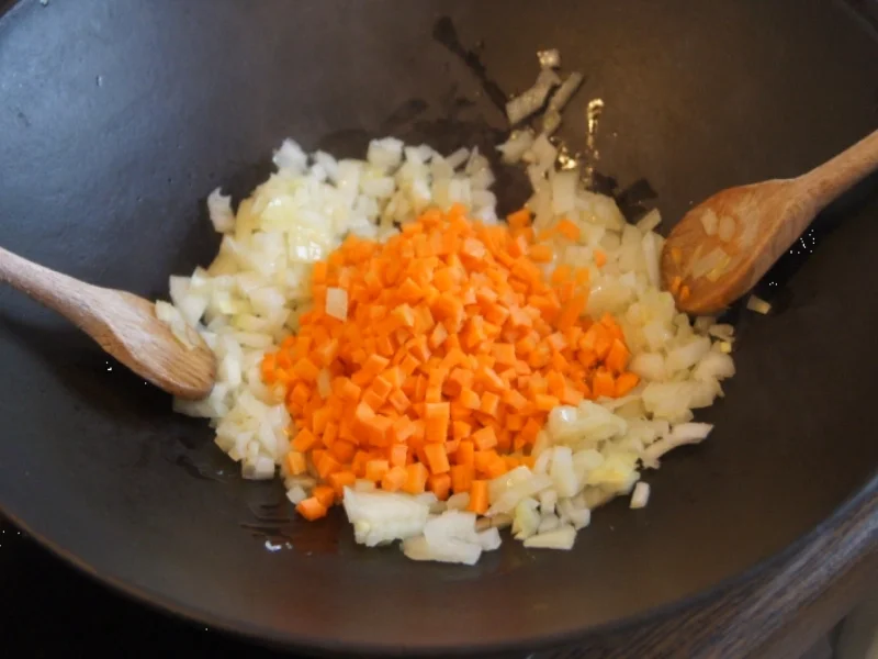 Gebratener Reis mit Gemüse, Ei und Hähnchenfleisch - Rezept - Bild Nr. 5405