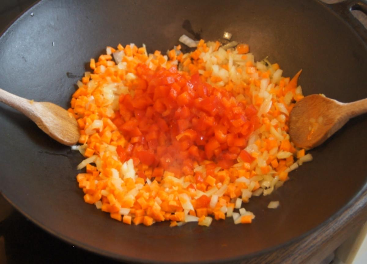 Gebratener Reis mit Gemüse, Ei und Hähnchenfleisch - Rezept - Bild Nr. 5406