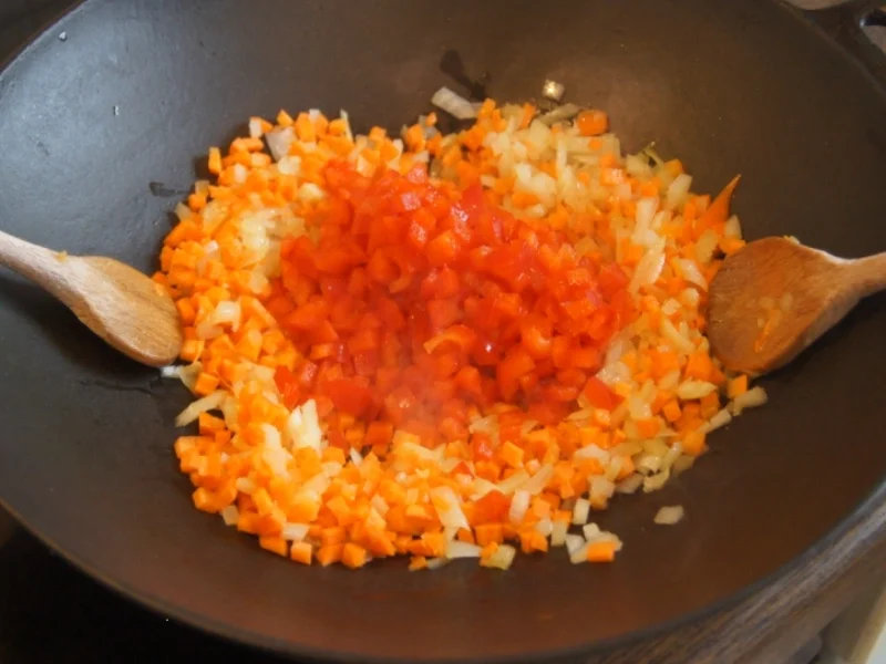 Gebratener Reis mit Gemüse, Ei und Hähnchenfleisch - Rezept - Bild Nr. 5406