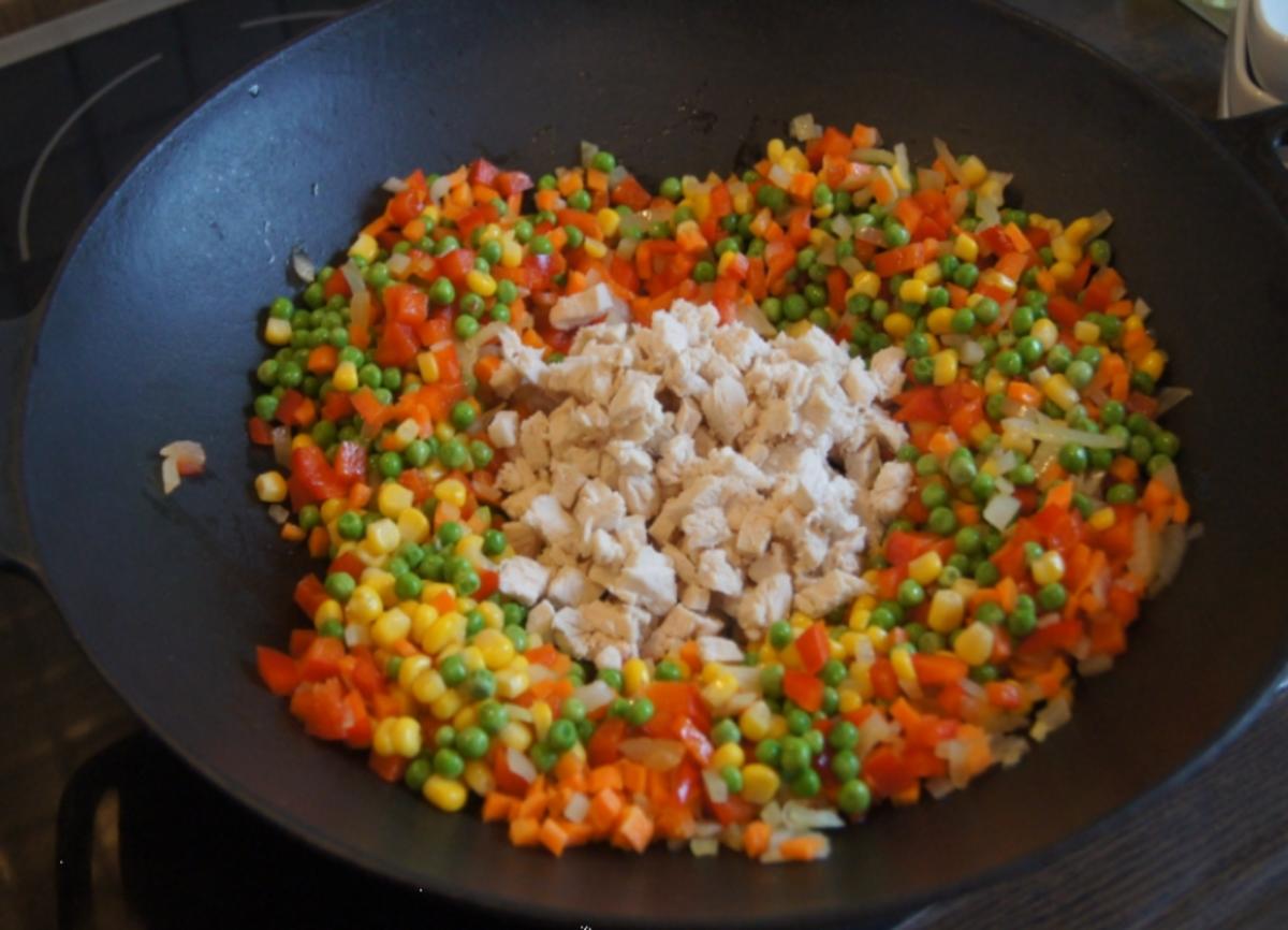 Gebratener Reis mit Gemüse, Ei und Hähnchenfleisch - Rezept - Bild Nr. 5408