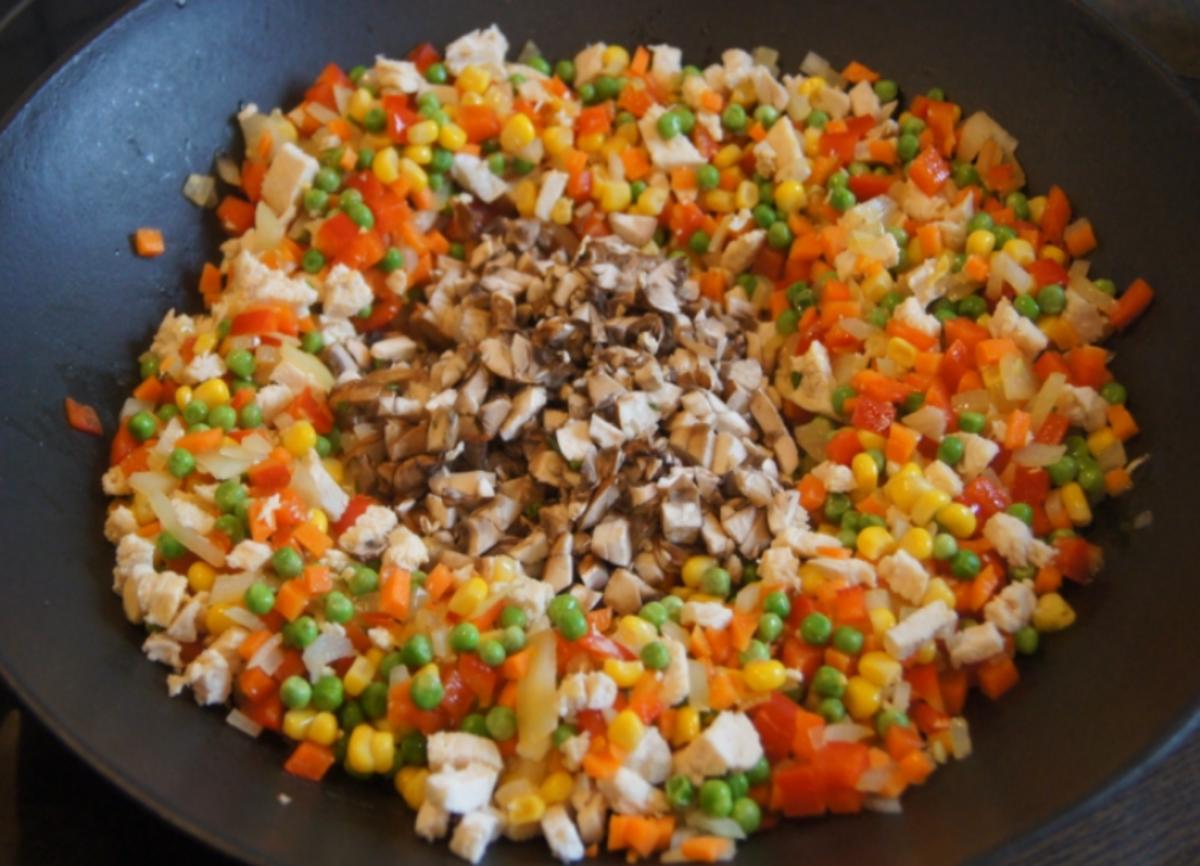Gebratener Reis mit Gemüse, Ei und Hähnchenfleisch - Rezept - Bild Nr. 5409