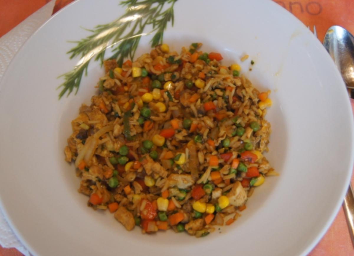 Gebratener Reis mit Gemüse, Ei und Hähnchenfleisch - Rezept - Bild Nr. 5415