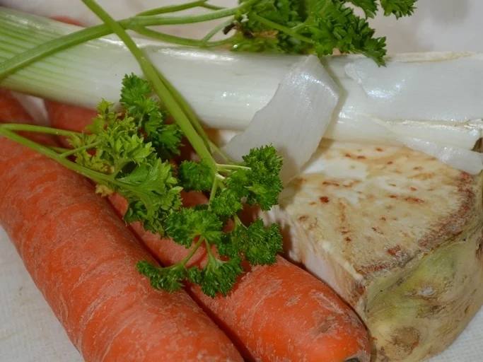 Rezept: Rindfleischsuppe mit viel Fleisch und schönen Gewürzen Bild Nr. 5397 Rindfleischsuppe mit viel Fleisch und schönen Gewürzen - Rezept - Bild Nr. 5397