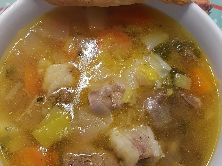 Rezept: Rindfleischsuppe mit viel Fleisch und schönen Gewürzen Bild Nr. 2 Rindfleischsuppe mit viel Fleisch und schönen Gewürzen - Rezept - Bild Nr. 2
