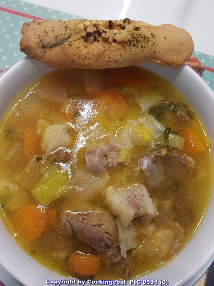 Bilder für Biggi`s Suppen = Rindfleischsuppe mit viel Fleisch und schönen Gewürzen - Rezept