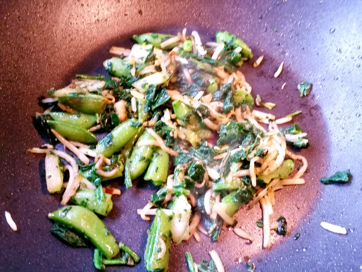 Gebratene Nudeln mit Huhn - Rezept - Bild Nr. 5589